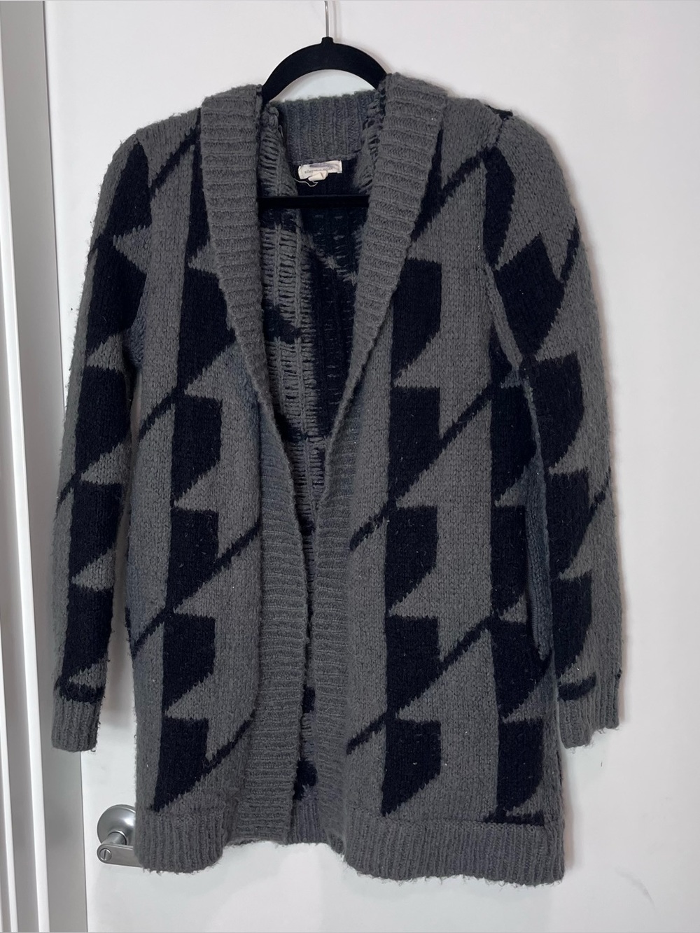 Silence + Noise Geometric Acrylic Wool Cardigan Urban Outfitter Gray Black Small